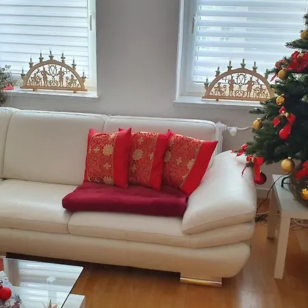 Anna Mitten Im Erzgebirge *